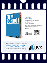 Eingefasst in ein transparentes, perforiertes Filmbild ein Flyer des Herbert von Halem Verlags mit dem blauen Cover des Sachbuchs "Filmschool" von Klaus Weller in weißer Schrift.